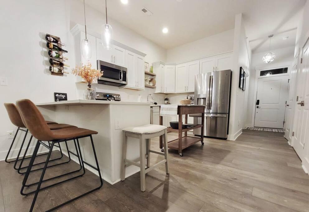 New Stylish Getaway- 5 Mil To Uptown/3 Smart Tvs! Apartment Charlotte Exterior foto
