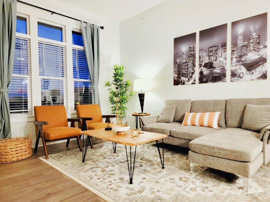 New Stylish Getaway- 5 Mil To Uptown/3 Smart Tvs! Apartment Charlotte Exterior foto